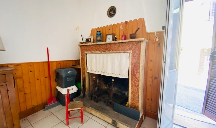 18931